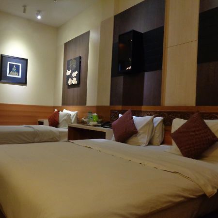 Dhanesvara Holistic Unique Homestay Wonocolo Exterior photo