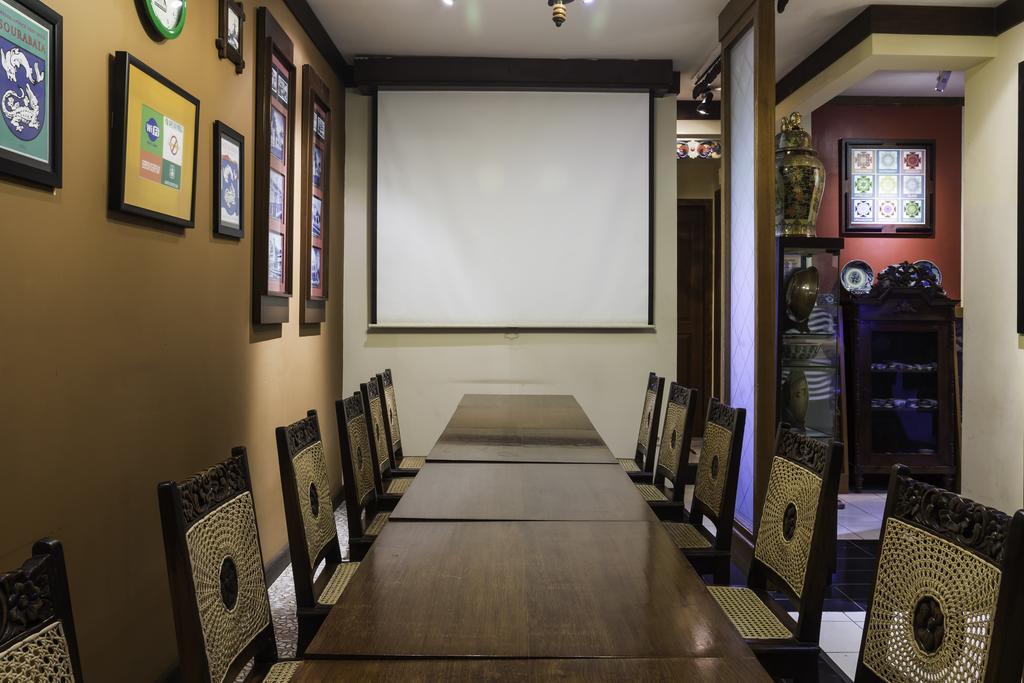 Dhanesvara Holistic Unique Homestay Wonocolo Exterior photo