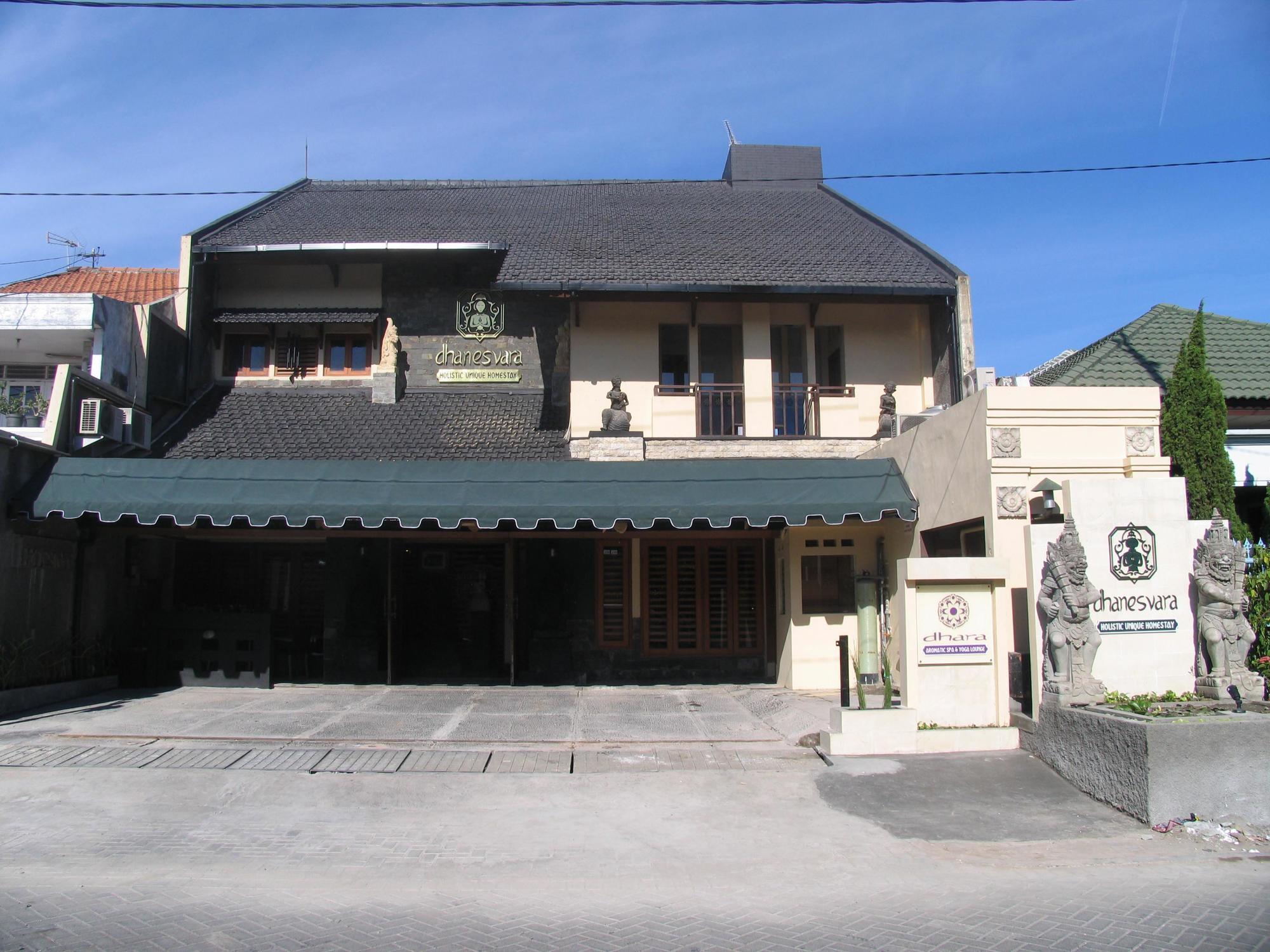 Dhanesvara Holistic Unique Homestay Wonocolo Exterior photo