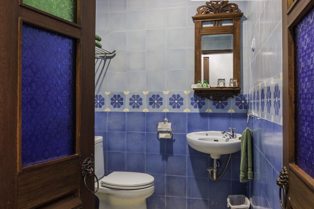 Dhanesvara Holistic Unique Homestay Wonocolo Exterior photo