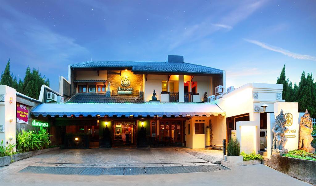 Dhanesvara Holistic Unique Homestay Wonocolo Exterior photo