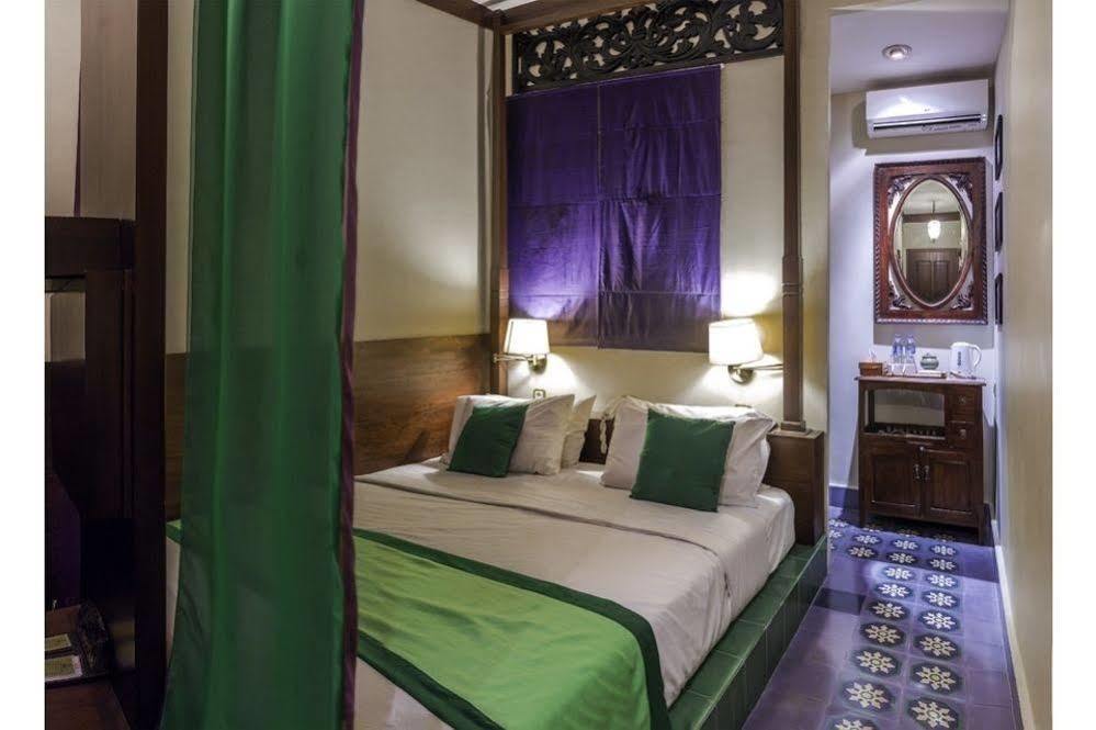 Dhanesvara Holistic Unique Homestay Wonocolo Exterior photo