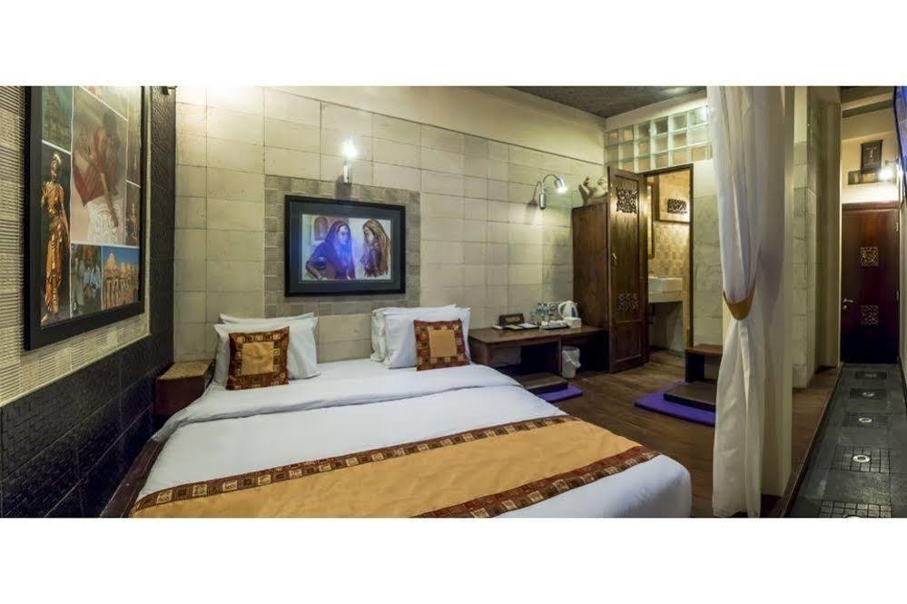 Dhanesvara Holistic Unique Homestay Wonocolo Exterior photo