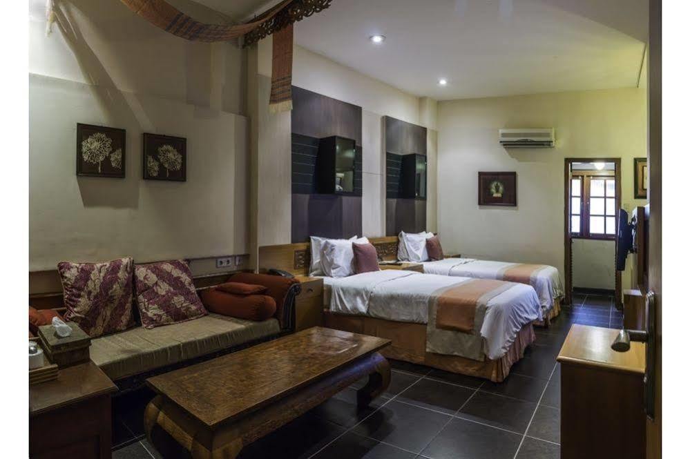 Dhanesvara Holistic Unique Homestay Wonocolo Exterior photo