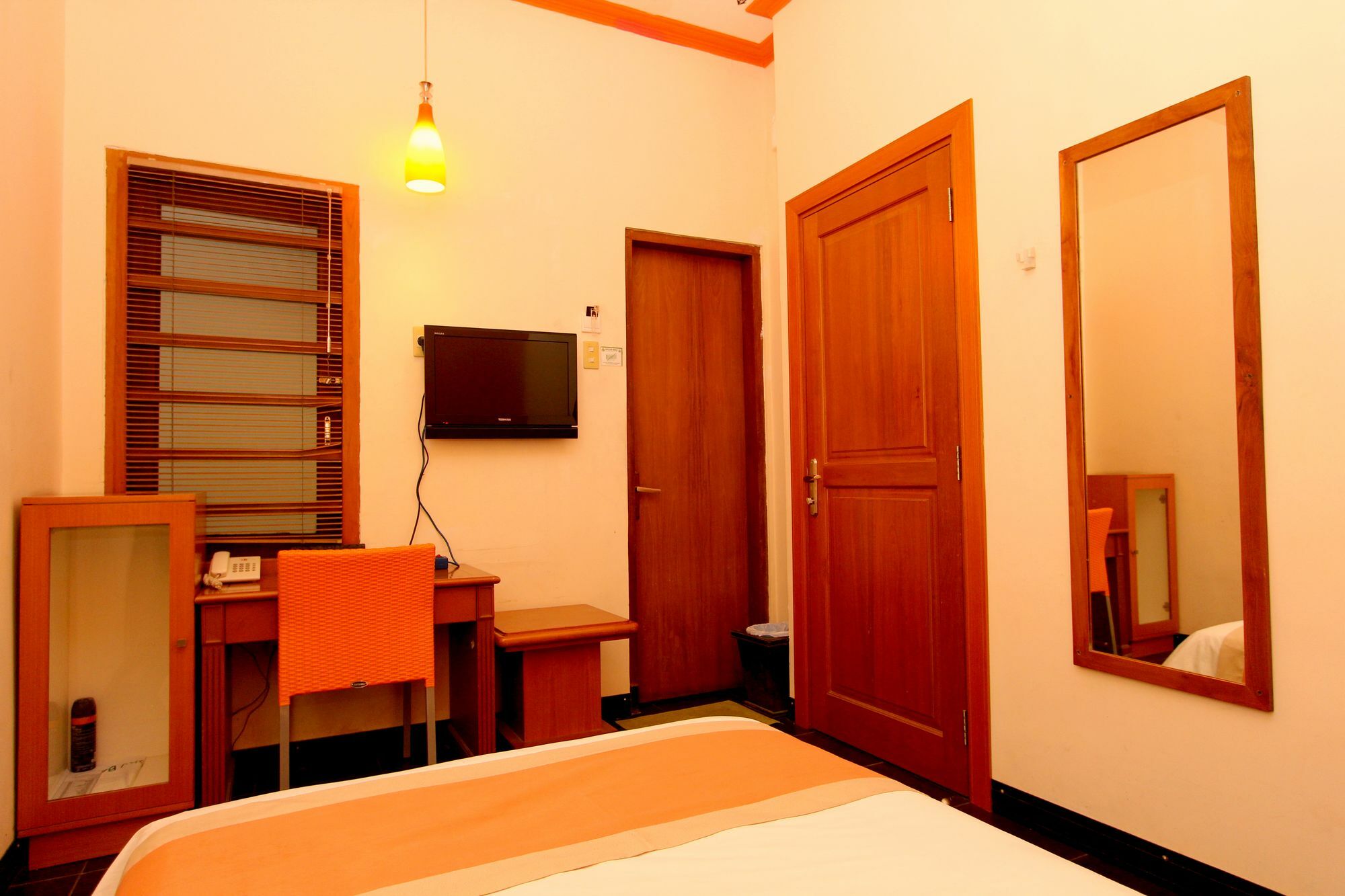 Dhanesvara Holistic Unique Homestay Wonocolo Exterior photo
