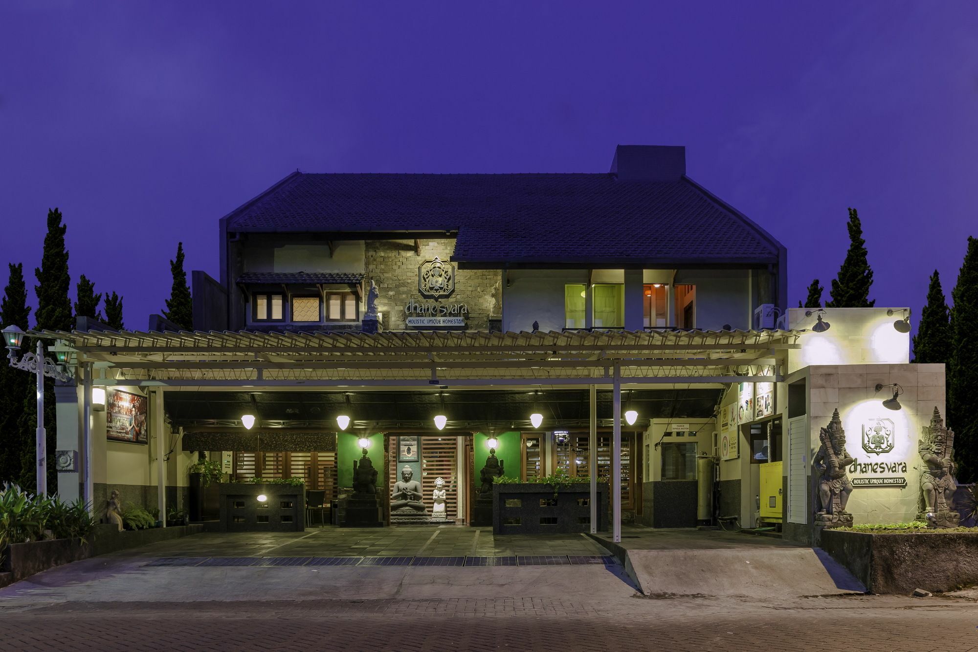 Dhanesvara Holistic Unique Homestay Wonocolo Exterior photo