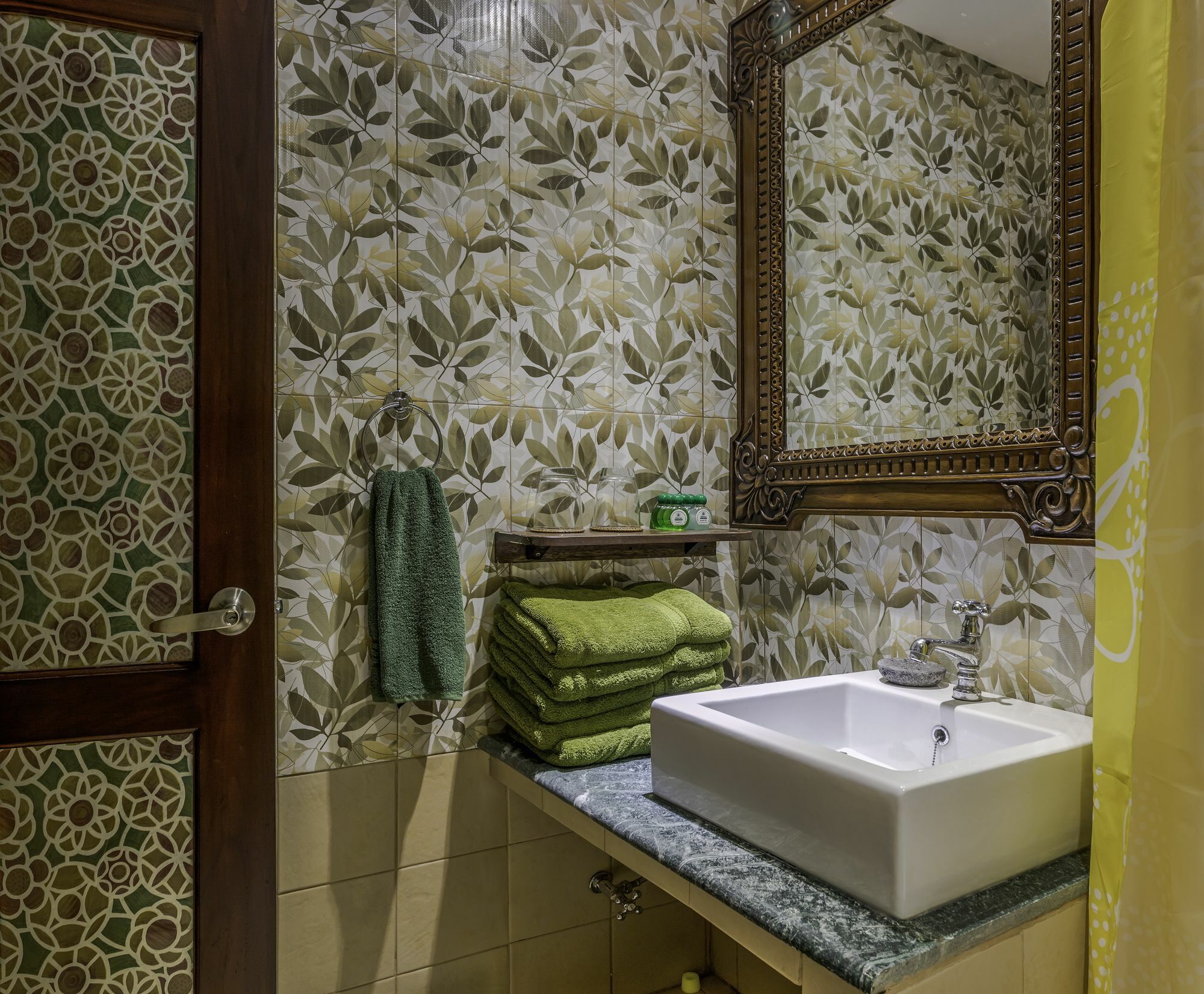 Dhanesvara Holistic Unique Homestay Wonocolo Exterior photo